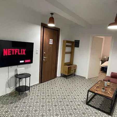 Family Apartment With Private Yard Next To Agios Dimitrios Church Солун Екстериор снимка