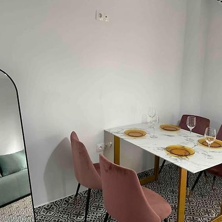 Family Apartment With Private Yard Next To Agios Dimitrios Church Солун Екстериор снимка