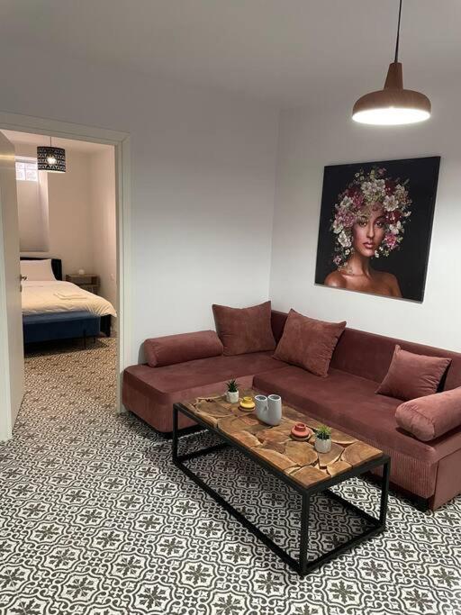 Family Apartment With Private Yard Next To Agios Dimitrios Church Солун Екстериор снимка