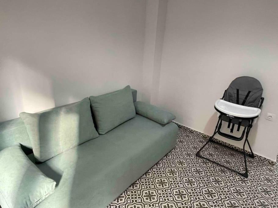 Family Apartment With Private Yard Next To Agios Dimitrios Church Солун Екстериор снимка