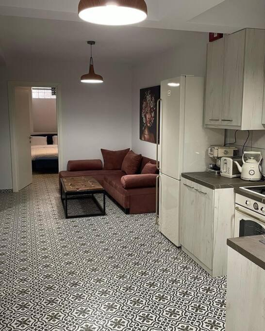 Family Apartment With Private Yard Next To Agios Dimitrios Church Солун Екстериор снимка