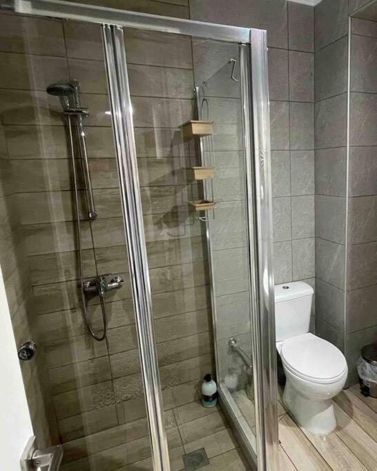 Family Apartment With Private Yard Next To Agios Dimitrios Church Солун Екстериор снимка