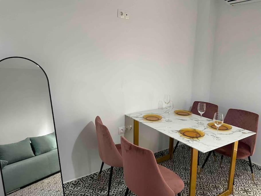 Family Apartment With Private Yard Next To Agios Dimitrios Church Солун Екстериор снимка