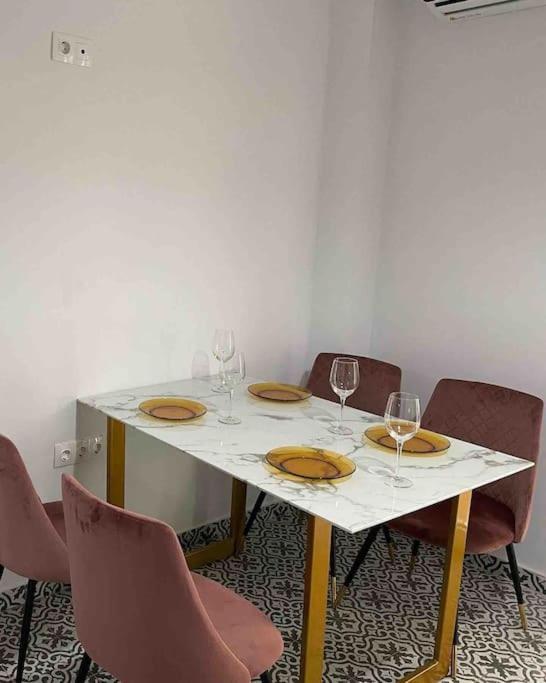 Family Apartment With Private Yard Next To Agios Dimitrios Church Солун Екстериор снимка
